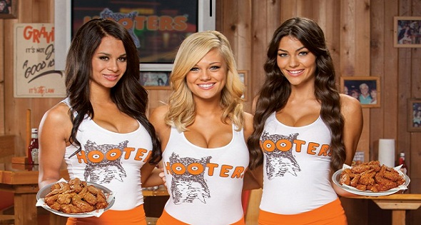 chica hooters