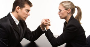 Pelea entre mujeres y hombres