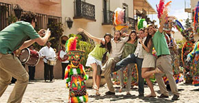 Turistas posando para fotografía