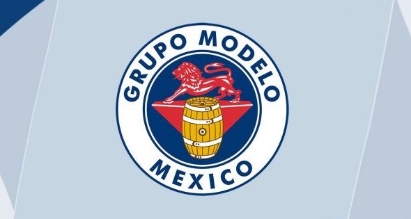 Grupo modelo apoya a los jóvenes.